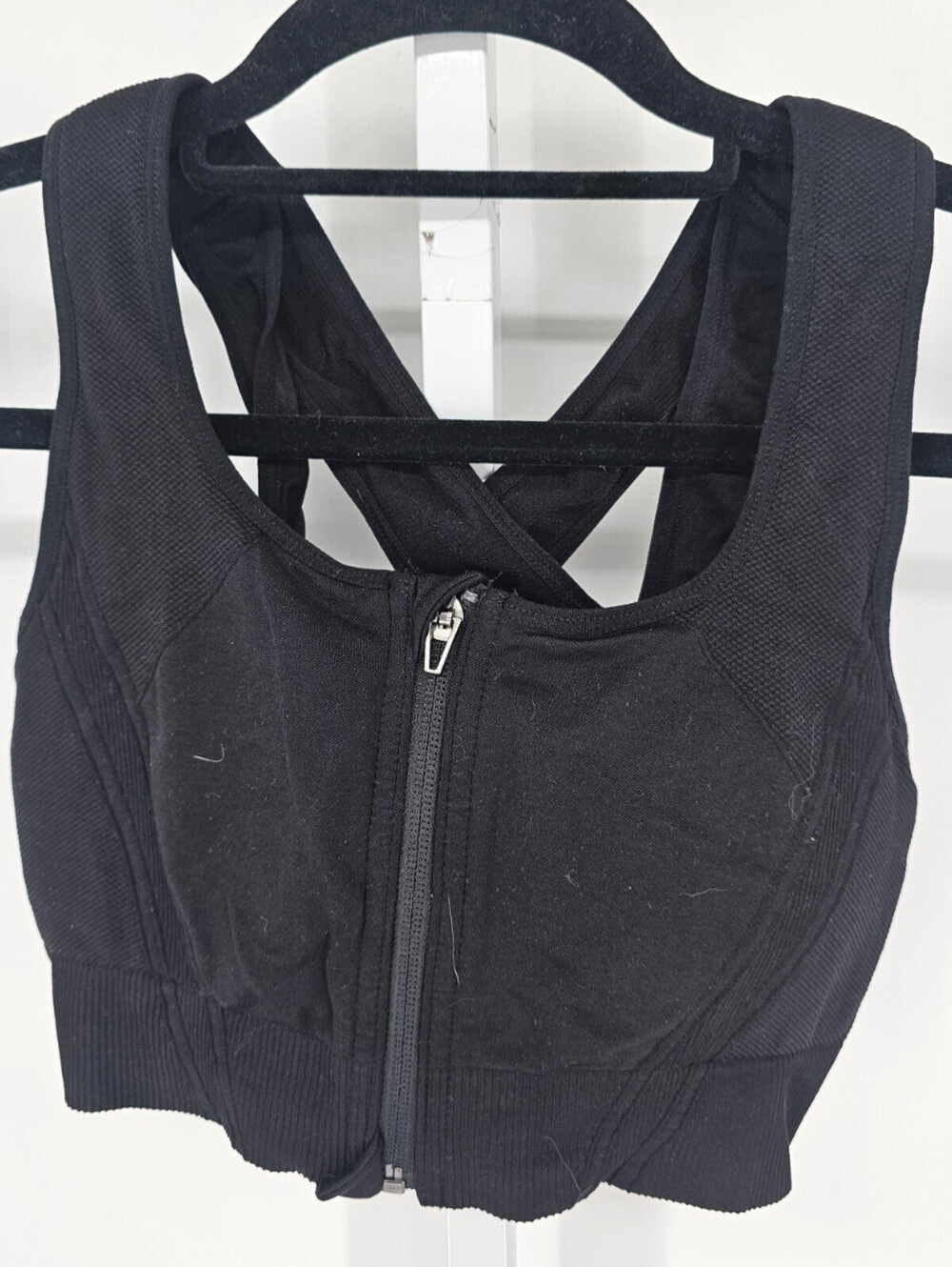 Avia Womens Sz M Front Zip Up Sports Bra Cross Back Medium Impact Black